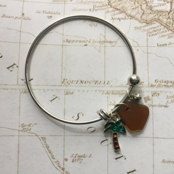 Genuine Brown Seagrass Bangle with Palm Tree Charm - Picture 2 of 5